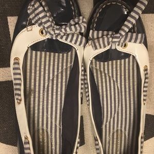 Super cute sperry top sider Navy and white